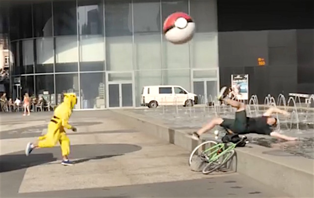 Как пранкеры, переодетые в покемонов, избивали игроков в Pokemon GO (видео)